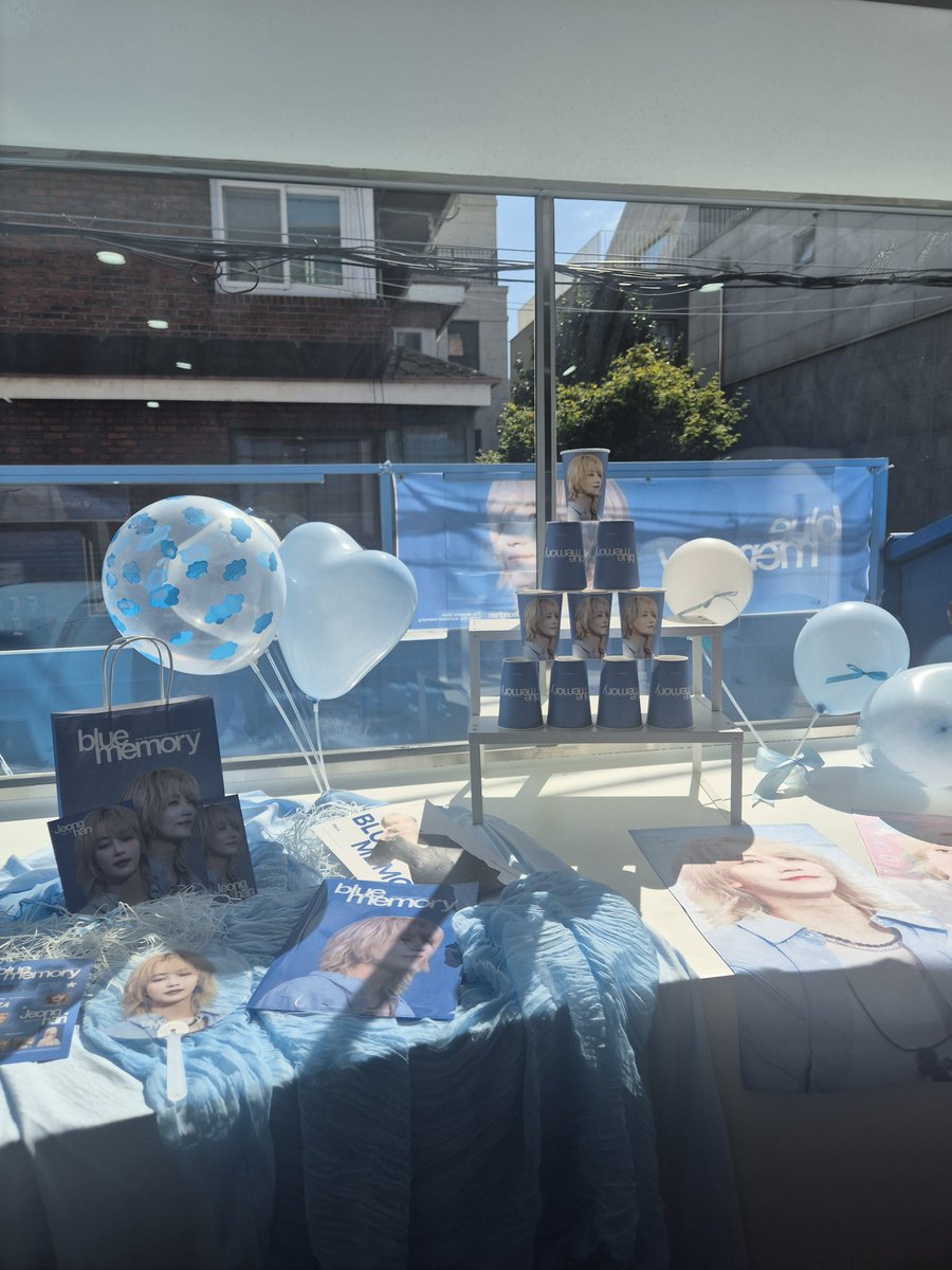 wbgboo's tweet photo. @Neflibata_JH
#기억속의_푸른빛_정한

파란색과 금발의 하니가 너무나도 청량하게 어울렸던 생카🩵
가을 하늘처럼 푸른빛으로 잘 꾸며져있어 눈호강했다. 
어쩜 이리 예쁜 하니의 모습을 담아놓으셨는지...
럭드 포스터까지 완전 고퀄이였다💙 https://t.co/pRF7JuyZcS