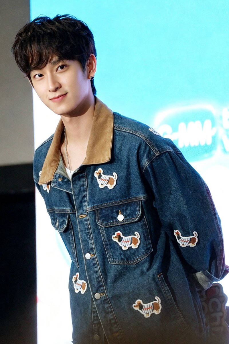 Lunarrr_1998's tweet photo. จะมาลงให้เรื่อยๆ นะกับการถ่ายรูปและการรวมพลครั้งแรกของซุงซิงชิม่อน ที่นั่งอาจจะไม่โอเคเท่าไหร่แต่ก็พอถ่ายได้😊

1ST FANIVAL OF SINGCHIMON
#GMMTVFANIVAL2026HappyFamilyxSC
#ssingss #SingHarit https://t.co/Srl1qjEcjA