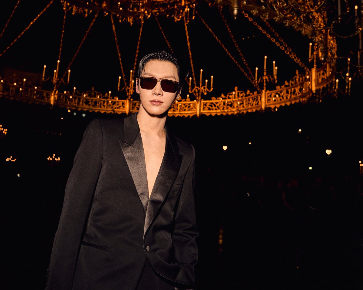 Kazzmagazine's tweet photo. เท่ครับ! 'เตนล์ ชิตพล' ร่วมชมโชว์ SAINT LAURENT Women’s Summer 2027 โดย Anthony Vaccarello ณ ปารีส ประเทศฝรั่งเศส 🖤

TEN AT SAINT LAURENT SUMMER27 
#TENforYSLPFW27 #TEN
#YSL #SaintLaurent 
#KAZZMAGAZINE https://t.co/FpYSpZ5h5Y