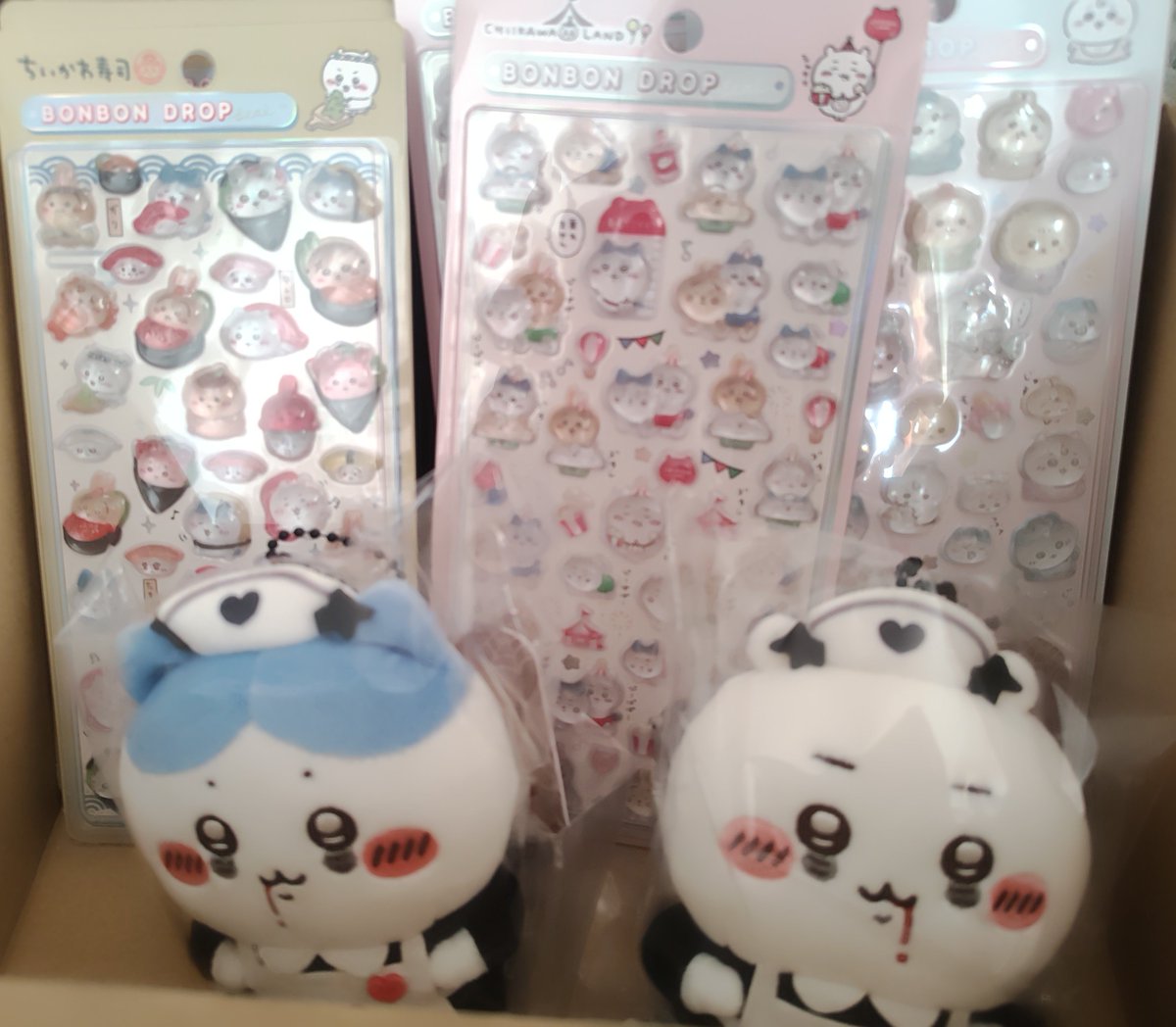 Lavi918's tweet photo. ちいかわマーケット届いた🎶
ボンドロ3種×2つずつと
メイドちいハチ🎃
かわいい☺️ハロウィンも届くの楽しみ✨ https://t.co/ER7HLYilEf