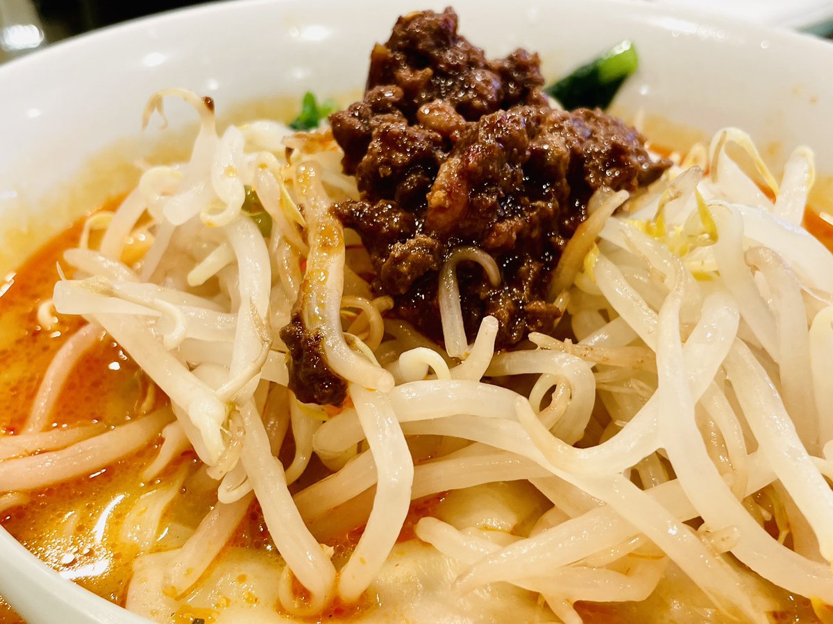 oishiidesyo's tweet photo. ニイハオ 目黒駅前店
日替わりA
坦々刀削麺＋半ライス

弾力あるモチ麺が美味しい。
ほどよい辛旨スープ。完飲。 https://t.co/1qMJP20NbJ