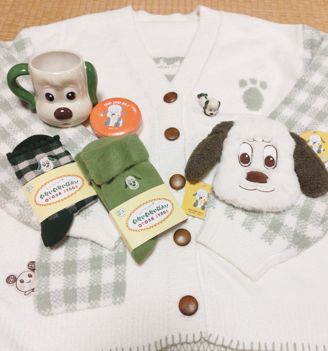 ponkiku's tweet photo. いないいないばあっ！ ワンワングッズを入手
マグカップやくつ下にポーチなどなど
ガーディアンの背中はワンワンのお顔です https://t.co/6kfTGaGl1Z