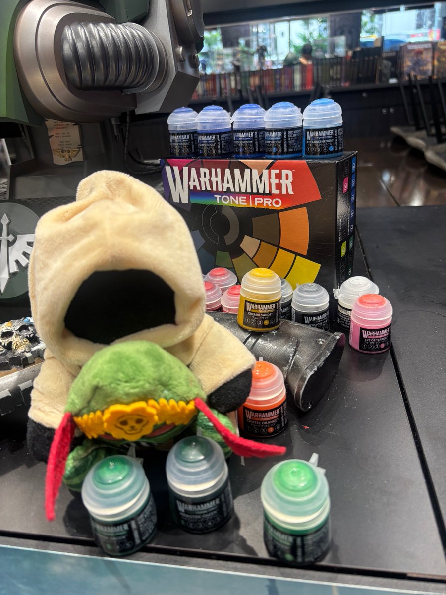 WarhammerKWGC's tweet photo. 皆さまはウォーハンマートーンプロ、既に試されましたか❓

川口マネージャーは体験会の18色を全て試して驚愕しています……‼️
早く発売されないだろうか……

トーンプロの日本発売は10/24(土)🗓️
ウォーハンマー川口のグランドオープンは10/31(土)11:00🕚

です‼️‼️ https://t.co/PVkFIFiUG7