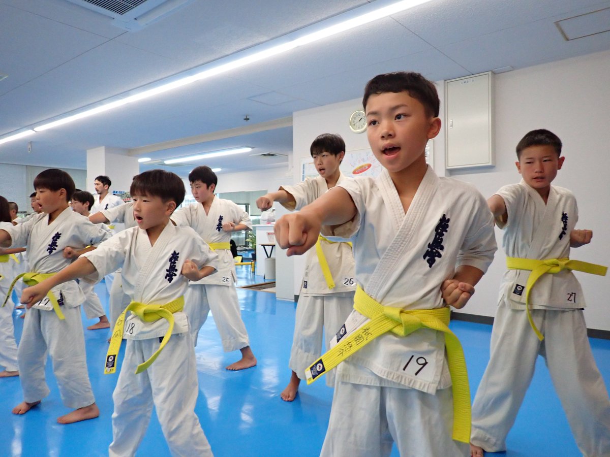 nbma_karate's tweet photo. 10月限定審査会が野田道場で行われました。
https://t.co/JlrqNkOyMY
#空手岡山 #空手 #岡山空手 #習い事岡山 #護身 https://t.co/YnAjGJElwG
