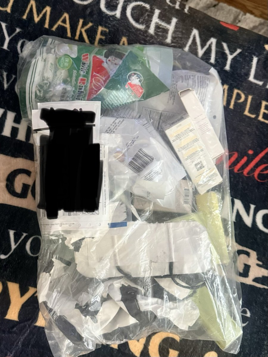 OveHazel's tweet photo. I placed an order with Sephora for pick up in Hawaii. My sister sent me my stuff, but apparently on the way here (Japan) my box got fucked up and @USPS put all my items in a plastic bag… well, I am missing my Huda easy bake setting powder along with my ONESIZE blurring spray https://t.co/Oigg8zfoJo