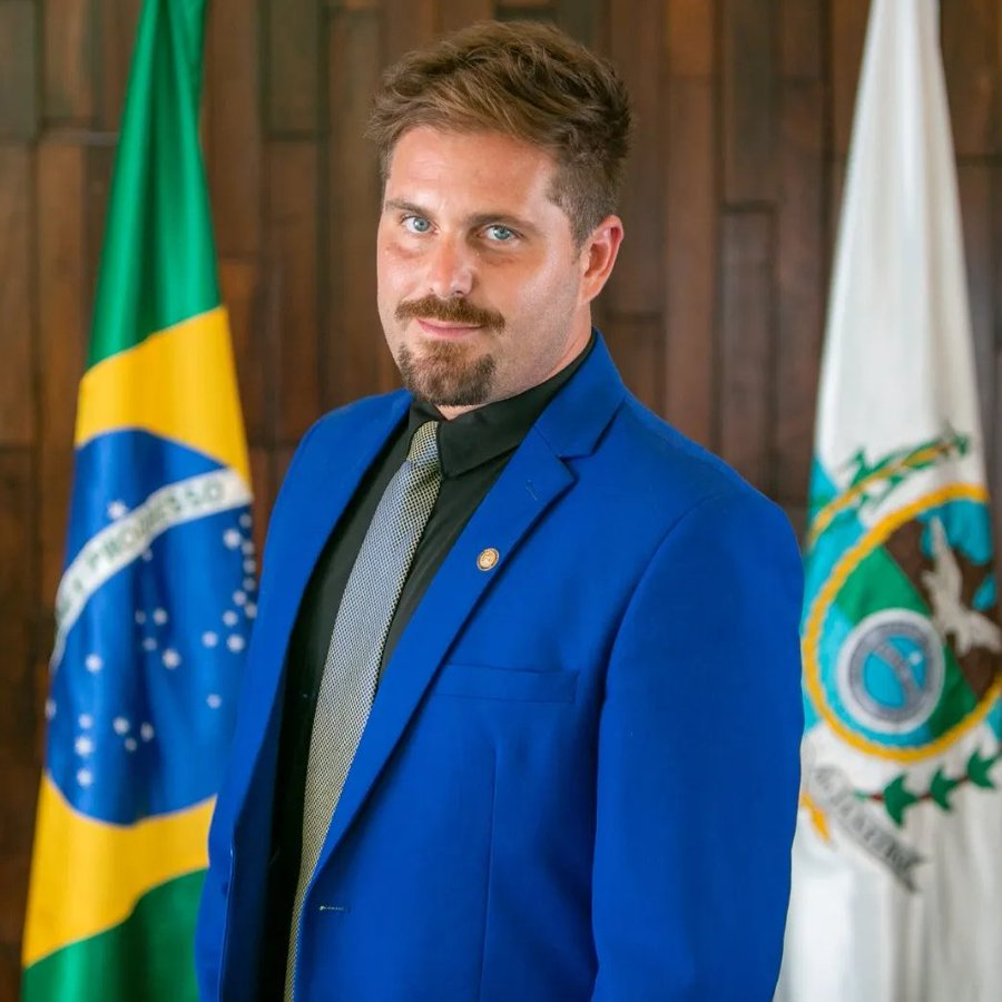 ZAMENZA's tweet photo. Thiago Gagliasso foi eleito deputado federal no Rio de Janeiro. Seu único vídeo de campanha era: "Temos que acabar com essa mamata da Lei Rouanet". https://t.co/nroVnBYth0