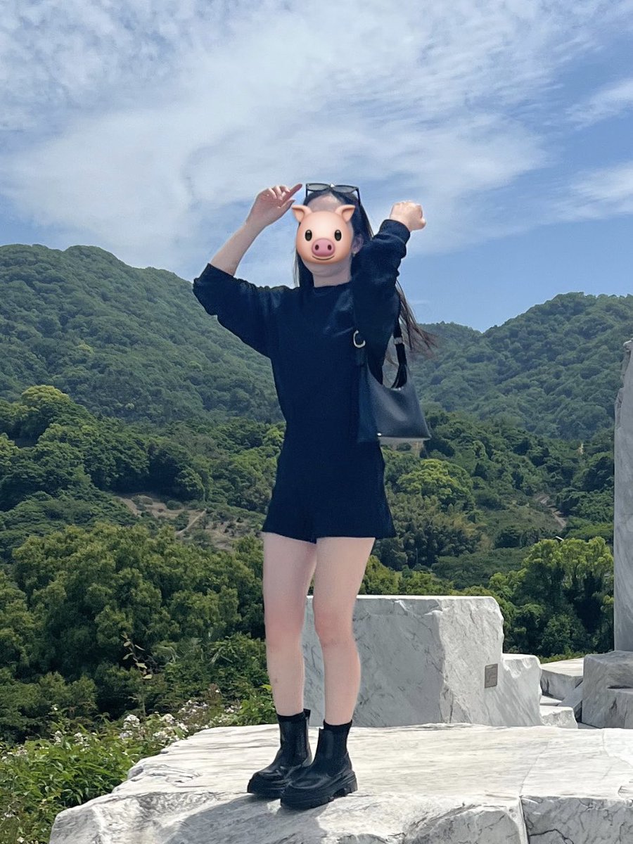 paochan002's tweet photo. 足痩せ🌟顔ぱんぱん二重顎でやばい🫩🫩 https://t.co/CMmuMW3U85