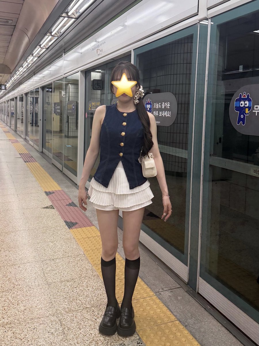 paochan002's tweet photo. 足痩せ🌟顔ぱんぱん二重顎でやばい🫩🫩 https://t.co/CMmuMW3U85