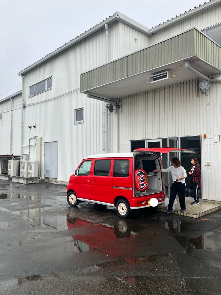 taza0102's tweet photo. ラーメンししょうのキッチンカー、管理してる倉庫に出店してもらいました
場所は柏市の倉庫の敷地内です
食べたけどうまかった！！最高やー！
ラーメン600円
チャーシューメン1000円

#Neo町中華ししょう
#キッチンカー
#屋台ラーメン https://t.co/4r4P7bbnln