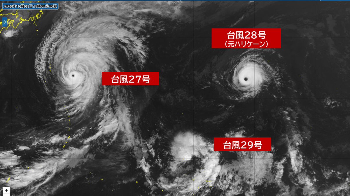 TRCatYNU's tweet photo. #台風27号、#台風28号、#台風29号 が同時に存在し、トリプル台風に。さほど珍しいことはでありませんが、10月としては5年ぶりとなります。27号は大型でおめめパッチリ、28号は体は小さいけど眼はしっかりパッチリ。29号はまだ渦をグルグル巻いている途中で、それぞれ個性が強いです。 https://t.co/lOb282TkyG