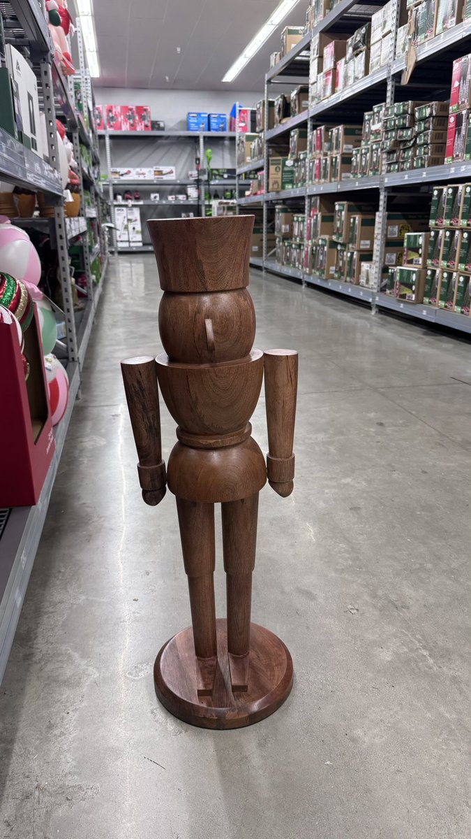 StraightSwole's tweet photo. encontré mi hermana en walmart hoy https://t.co/b1WfcYx6RZ