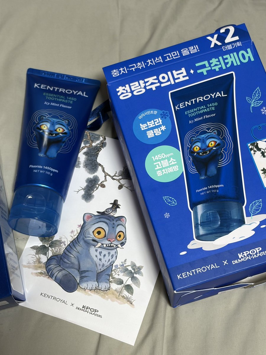 orezzol's tweet photo. [광고] 

#RT 추첨 3분께(팔로워한정) 치약 선물을 보내드려요🎁

올리브영 N 성수에서 열리는 #켄트로얄 x #케데헌 팝업 스토어에 다녀왔어요..🫪

칫솔부터 치약까지 다양한 콜라보 제품들을 한 번에 만나볼 수 있음-! 

팝업 현장 이벤트들도 많이 있어서 타래로 소개해드릴게욥 ^_^ https://t.co/wwfoXO5r2x