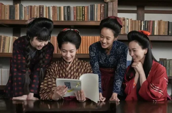 EntameHub_jp's tweet photo. NHK連続テレビ小説 『ブラッサム』 の第7話が10月6日に放送される。第6話で同人誌作りを始めた珠（石橋静河）と忍（木竜麻生）たちは、それぞれの作品を持ち寄り、一冊の同人誌を完成させる。女性たちが自らの言葉で思いを表現する姿が描かれる一方、
https://t.co/HfiOCP6FYp https://t.co/W9akcDIDVW