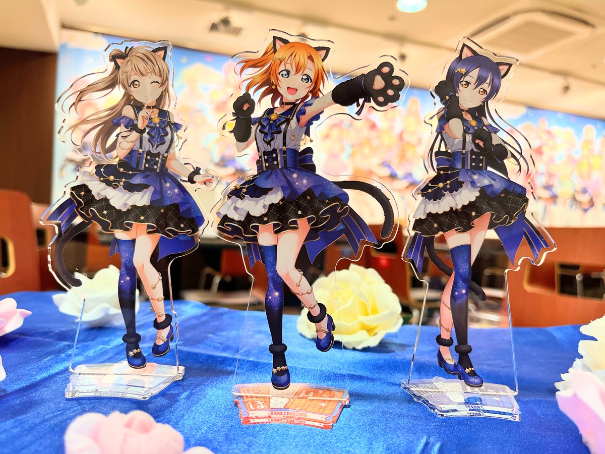 GiGOcafe_aki3's tweet photo. 『GiGOコラボカフェ ラブライブ！シリーズ　オフィシャルカードゲーム2026』

【新商品紹介】
▪アクリルスタンド(μ's) 各1,800円(税込)

にゃんずμ'sの2年生！
#GiGOカフェ秋葉原3 号館にて販売中！
※現在完売している新商品はございません https://t.co/3BFIbDKKV3