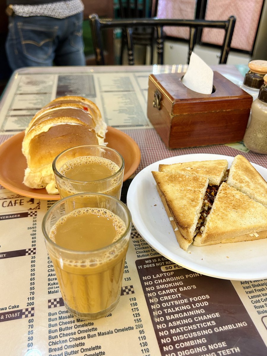 aaraynsh's tweet photo. Chai in kanch ka glass > chai in kulhad https://t.co/hHaiG8lII1