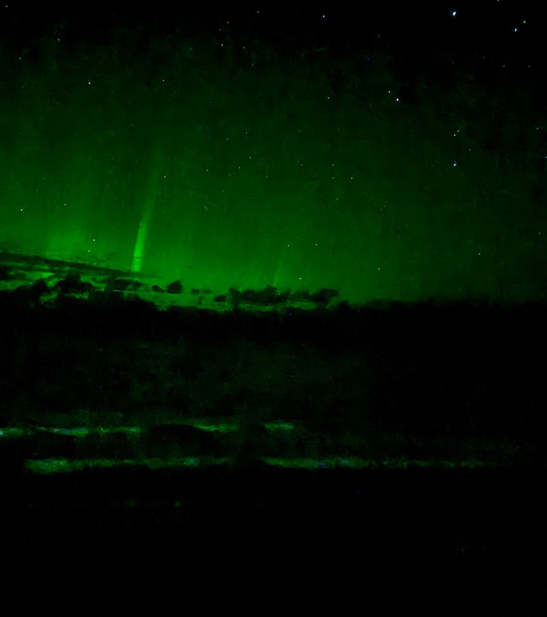 thejillann's tweet photo. Seen in Marquette , MI now.
From a friend that’s anonymous. On Lake Superior outside her window.
#spann #auroa #noaa https://t.co/8JUYRNgjF7