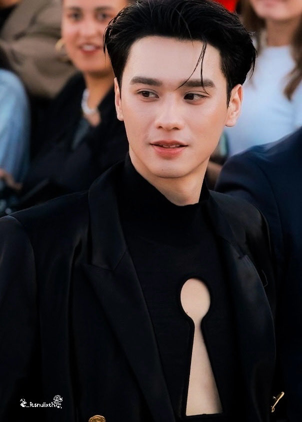 _itsnuiixth's tweet photo. ลุควันงานได้เห็นด้วยตาแล้วคือดีจริง เก่งน้ำปิงกันที่สุดเลย ตอนทั้งคู่เดินมาเห็นไกลๆ แบบเด่นมาก 

KENG NAMPING IN PARIS FW27
#SchiaparellixKENGNAMPING
#nampingster  #KengHarit
#KengNamping
#Schiaparelli https://t.co/YsGERO0JAD
