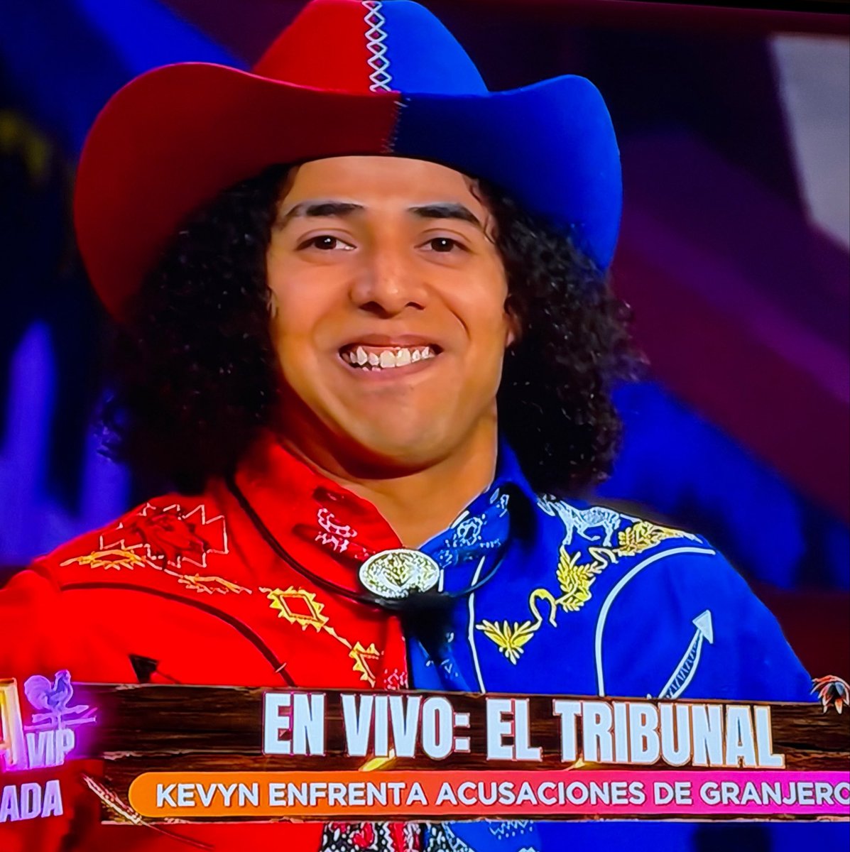 john359e's tweet photo. Kevin sí merece sanción por lo que le hizo a Pascal! Sí se nota que miente y que solo quiere protagonismo. Primero dijo que era su 1a vez tomando y después que su 2a. Solito se contradice. Y con Pascal NO! #LaGranja #LaGranjaVip #LaGranjaVipMX https://t.co/12Zm144JQJ