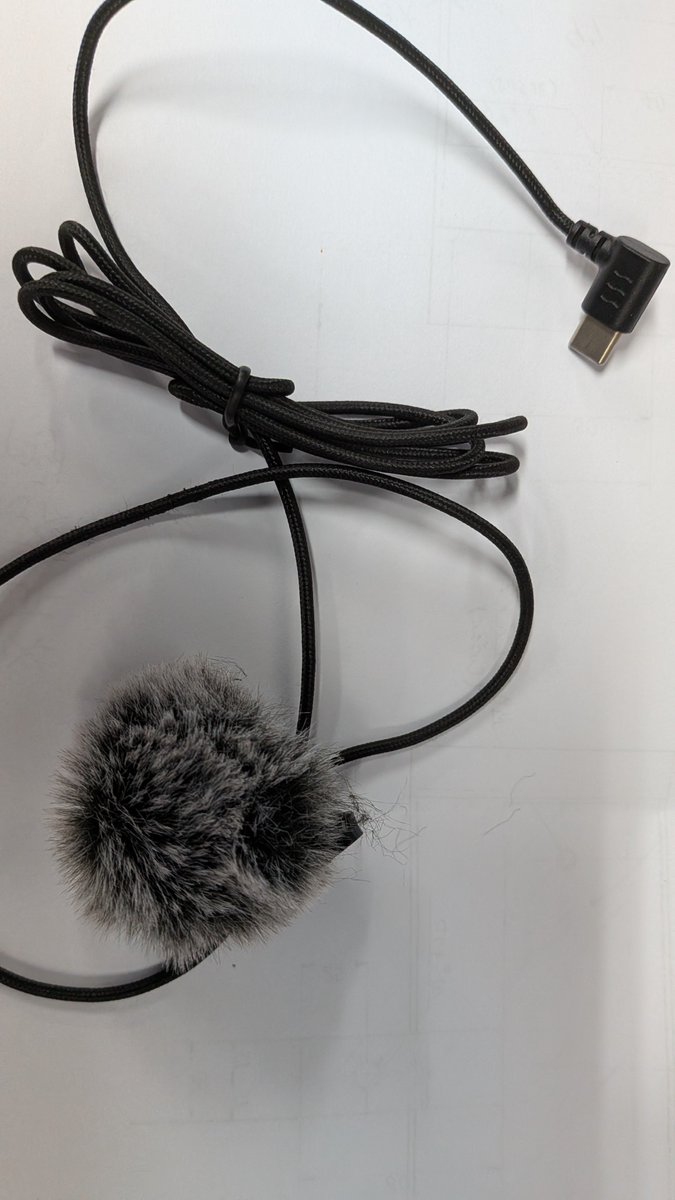 side_b01's tweet photo. 外部マイク使っても風切り音が
酷いのて、モフモフを導入。
端子はタイプCだけど配列が
違ってて他のマイクが使えない。 https://t.co/e1nMVyW8az