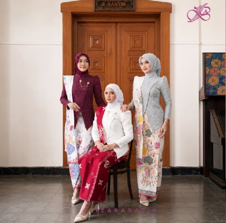 CurhatdoongMah's tweet photo. GUYS AKU NEMU SET KEBAYA, BAGUS BANGET. BISA BANGET NIH BUAT YANG KAGI NYARI KEBAYA BUAT WISUDA, KONDANGAN ATAU LAMARAN.

UNDER 200K LOH UDH SECAKEP INI😭

#zonauang #moots https://t.co/XKf4zfNwJY