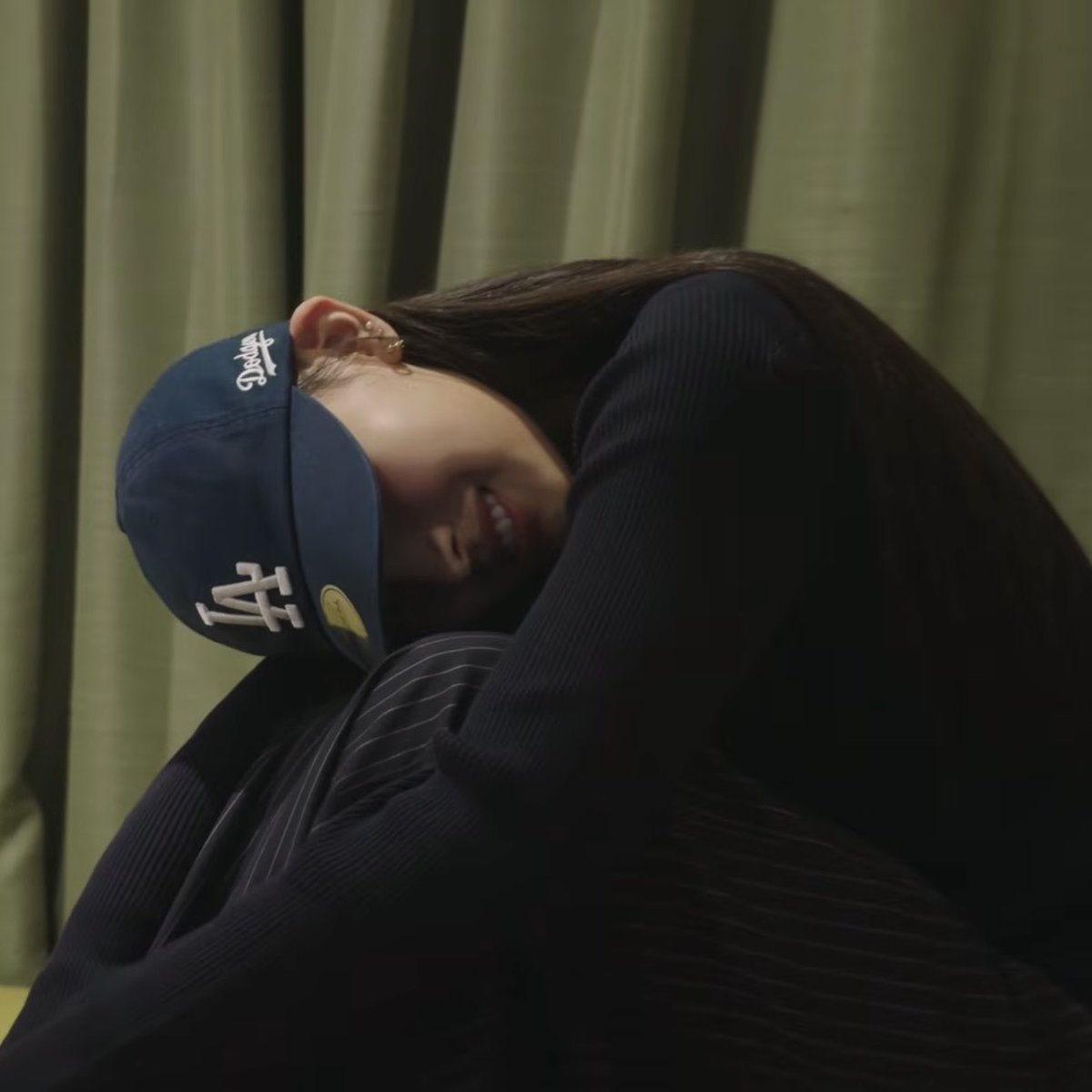 dongil9919's tweet photo. 남들 앞에서
                                                       ㅈㄱㅇ 앞에서 https://t.co/eUrzlrJOKS