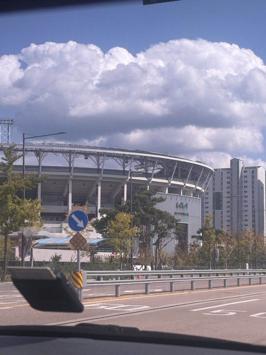 sswgc12's tweet photo. 야구장 가고픔 오늘 경기 잘하자….기아야 https://t.co/CKmwD9jqmu