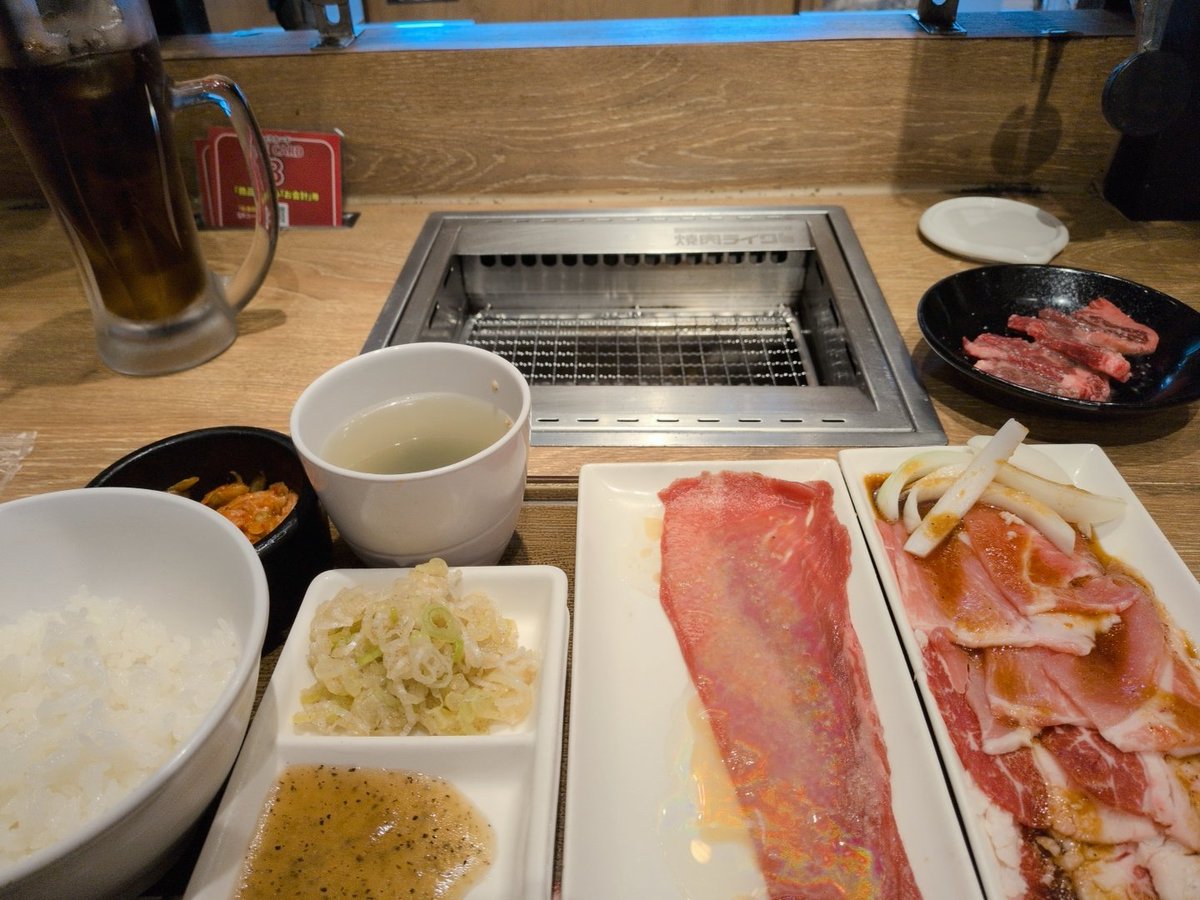 Mako30319's tweet photo. 焼肉ライク行ってみた🥩🔥♡
ご飯は少なめを選んで カルビ ハラミ タン を食べました♡ 2000円でお釣りが来ました♡ひとりでも焼肉いけた♡ドリンクはクーポンが貰えて無料だったから 普段は飲まないコーラを選んでみました♡娘たちも連れてきてあげたい(*ˊ˘ˋ*)♡
幸せ(  ´˘`  ) https://t.co/BMlnh6515m