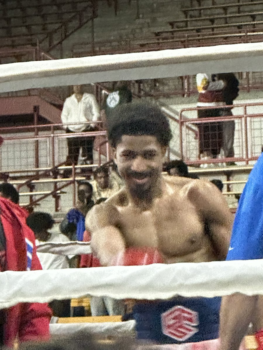scottemoran's tweet photo. ¿El nuevo campeón pugilista boricua? Christian Haddock (5-0, 4 KOs, welterweight, 147lbs) noquea en el primer round a Joshua Johnson en la pelea estelar de la noche en Morehouse College en Atlanta. #GrandpaSwoove #MorehouseBoxing #AJBoxPromo #AltiorumGlobal #BoricuaPower 🥊🇵🇷 https://t.co/9kqS8HvGgH