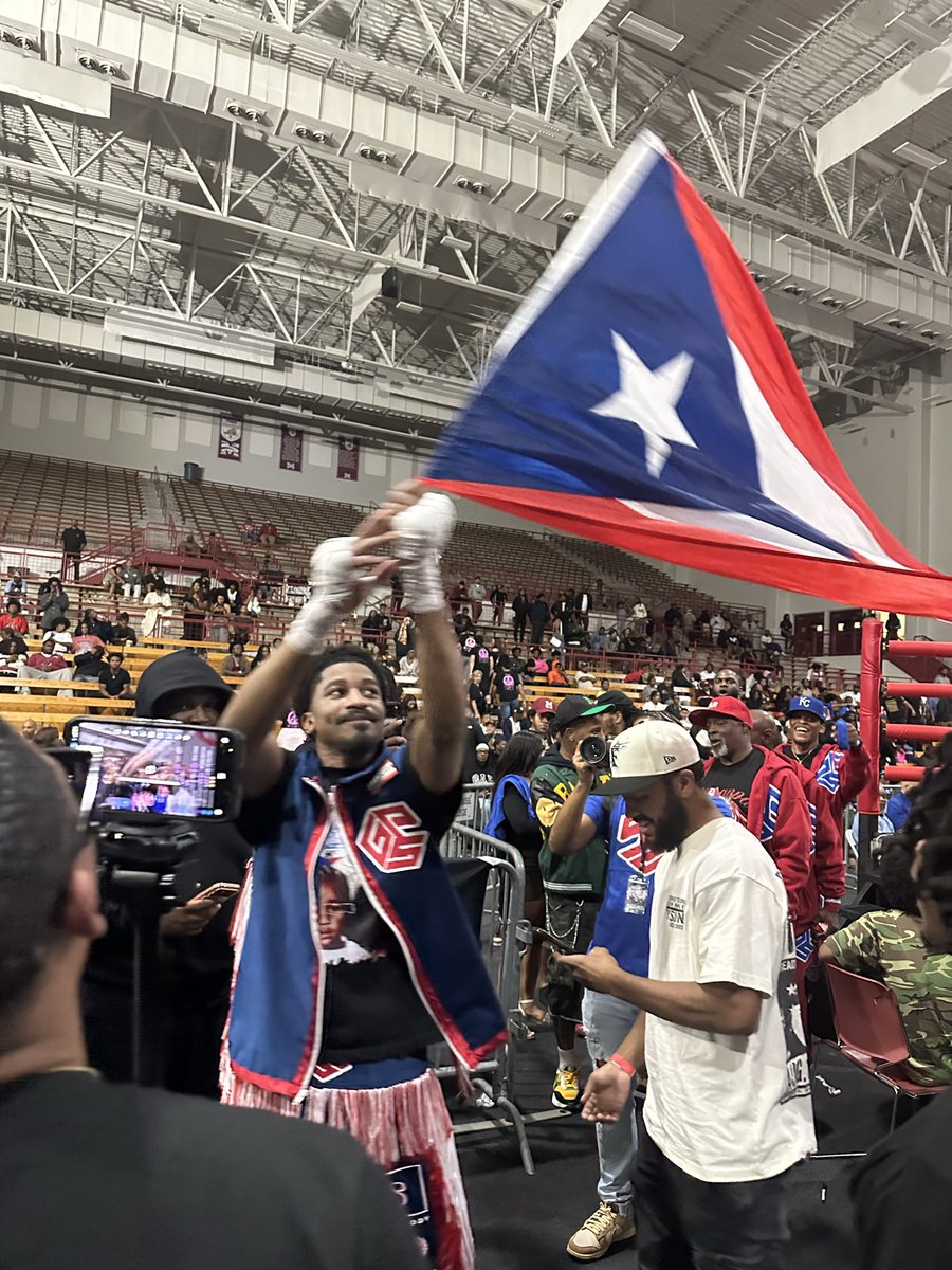 scottemoran's tweet photo. ¿El nuevo campeón pugilista boricua? Christian Haddock (5-0, 4 KOs, welterweight, 147lbs) noquea en el primer round a Joshua Johnson en la pelea estelar de la noche en Morehouse College en Atlanta. #GrandpaSwoove #MorehouseBoxing #AJBoxPromo #AltiorumGlobal #BoricuaPower 🥊🇵🇷 https://t.co/9kqS8HvGgH