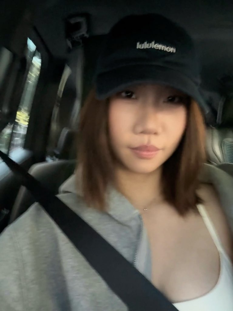 Klnm024's tweet photo. 好胖。。。。我一月份之前要瘦下来 https://t.co/A5nD3p2YYU