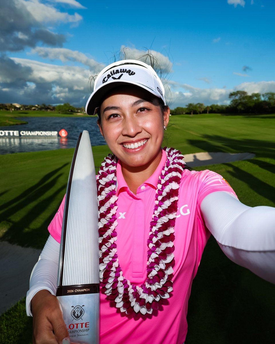 LPGA's tweet photo. Sending you a pretty special #LPGAWinnerSelfie from Hawaii... 🫶 https://t.co/I06fPvgJsV
