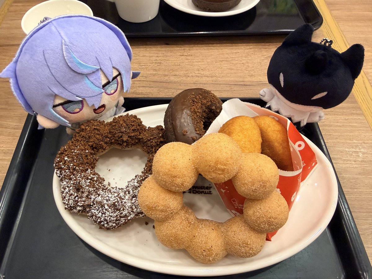 poyo_76_'s tweet photo. 昨日はドーナツいっぱい食べた🍩
でも我慢した方笑
(以前7個イートインお願いして店員さんにびびられたことある)
#インショウ派 https://t.co/u4fF7Aa0KL