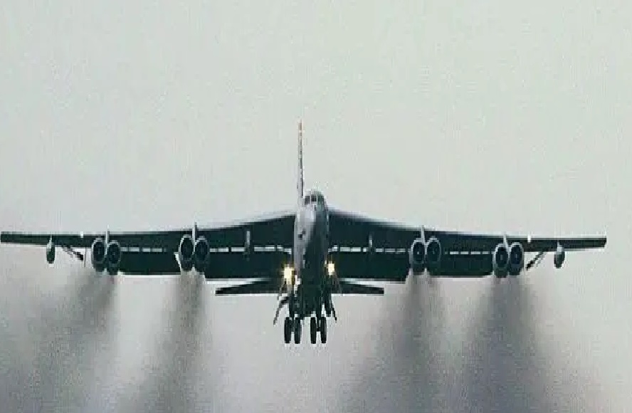 Republicmantra's tweet photo. ब्रिटेन के RAF Fairford एयरबेस से अमेरिका ने अपने सभी बॉम्बर वापस बुला लिए। फैसला संदिग्ध आतंकी साजिश और गिरफ्तारियों के बाद लिया गया। #RAFFairford #USBombers #B1Bomber #TerrorPlot #Iran #UKNews #USIranWar #MilitaryNews #InternationalNews https://t.co/X9xkRaRYay