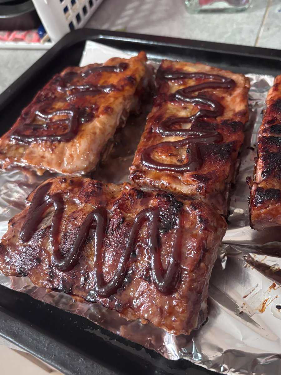 palmerdebra's tweet photo. A little dinner love from me yesterday. Made BBQ pork ribs because my son loves them. Nothing fancy, just one of those simple moments where cooking something you know your family enjoys makes it all worthwhile.
#HomeCooking #FamilyLove #MumsCooking #DinnerAtHome https://t.co/idM0iNrazP