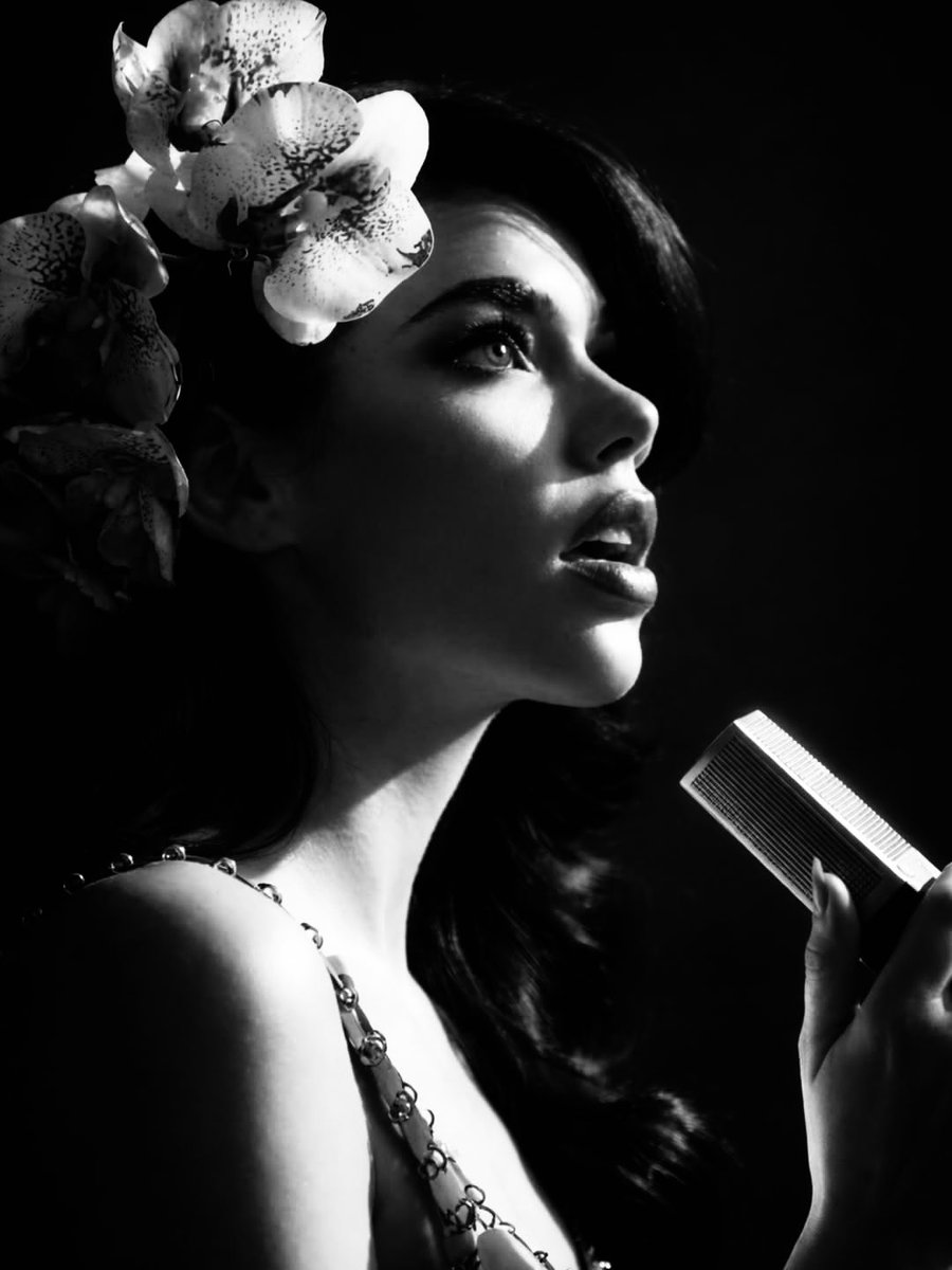 KeninisMxOFC's tweet photo. Kenia Os y Mon Laferte ahora se siguen mutuamente en instagram. https://t.co/arDq4BeNB4