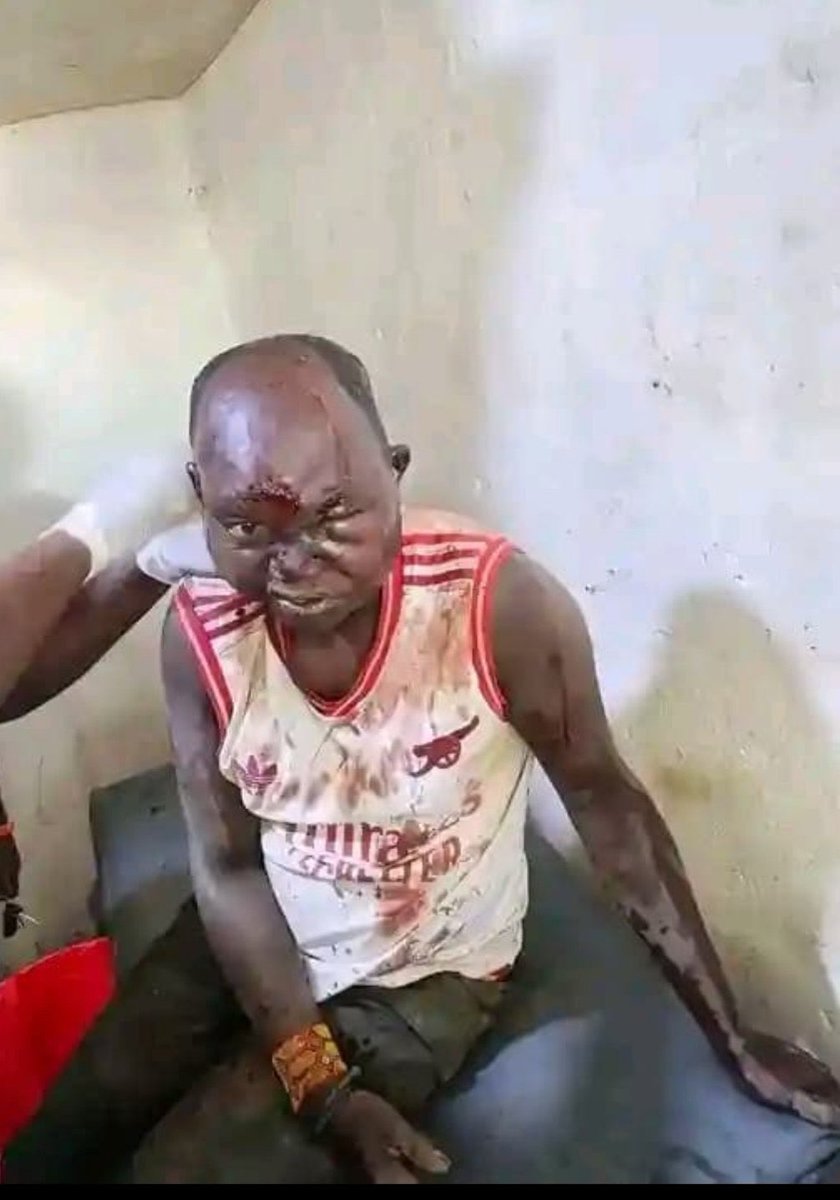 ownjohns's tweet photo. South African thief  vs  Kenyan thief https://t.co/7FoadltSAv