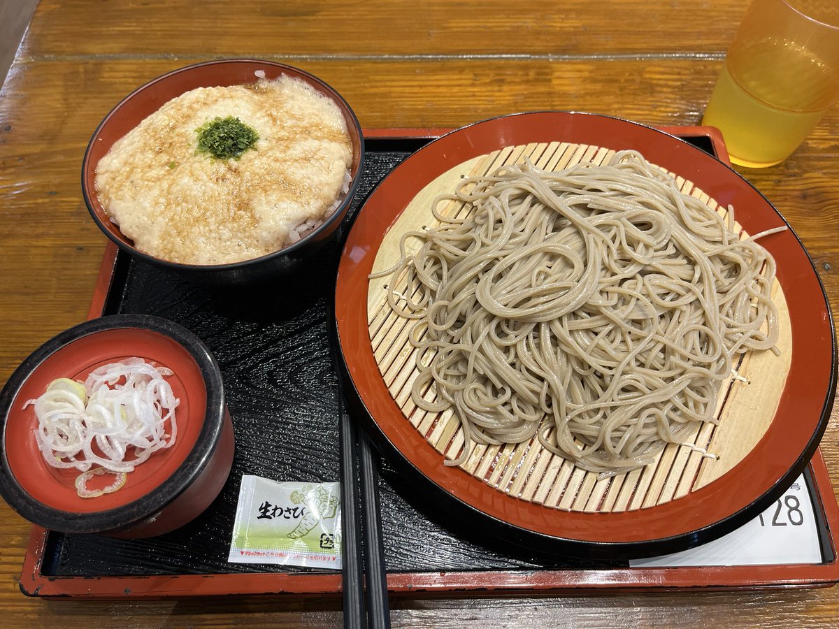 nobu_178's tweet photo. お昼 https://t.co/LLdu4gfwDR