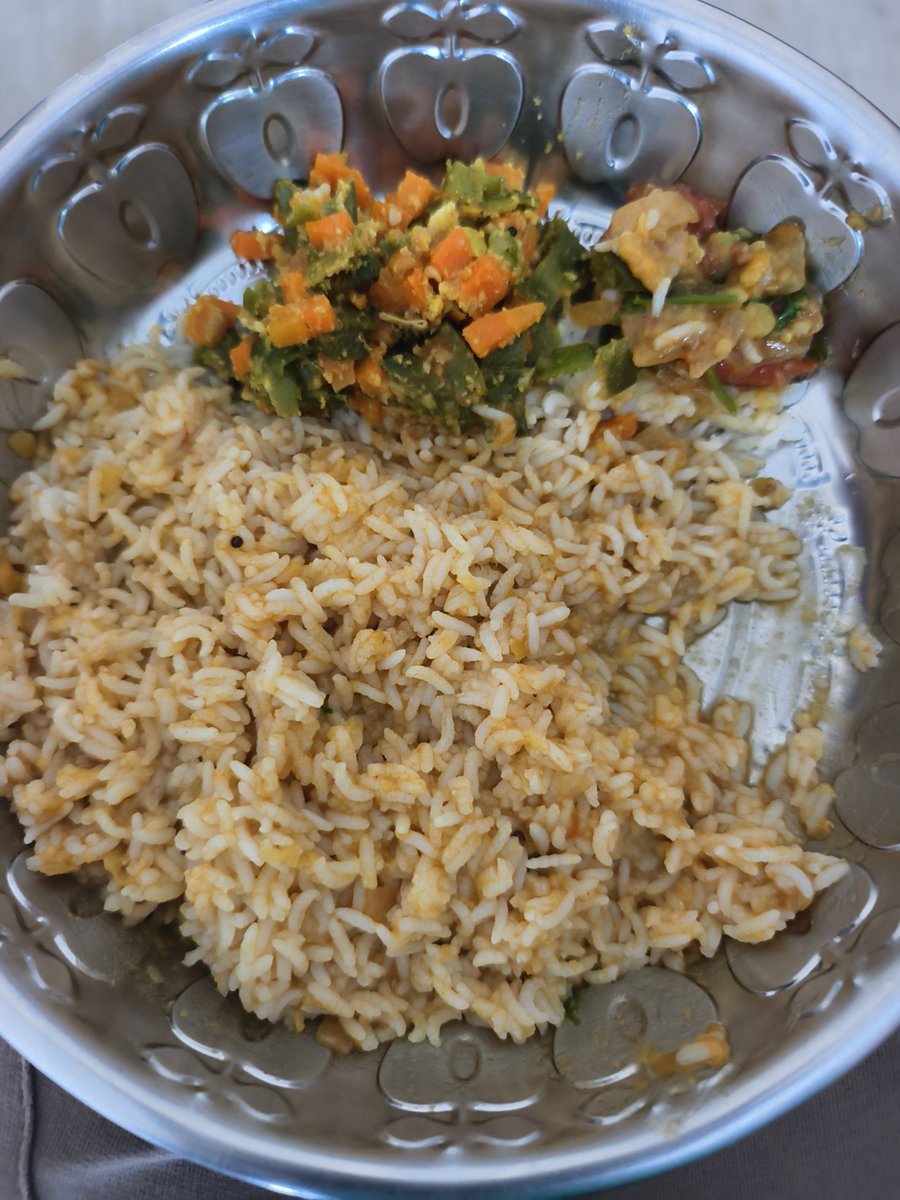 Hari__VJ's tweet photo. Sambar rice + Carrot fry Combo for brkfast! https://t.co/XiICHdSIUz