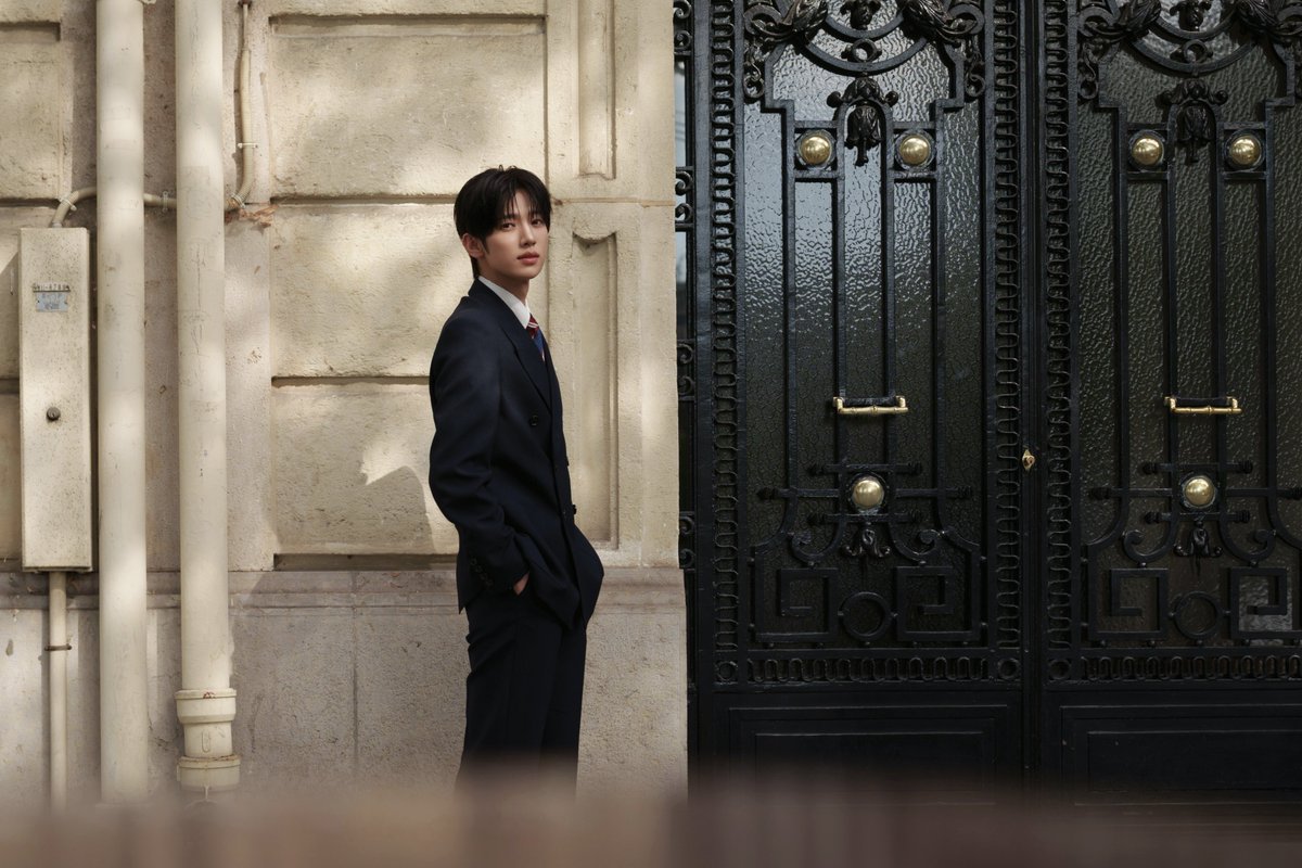 inuffcompany's tweet photo. PARK SIWOO x Valentino SS27

#PARKSIWOO
#Valentino #PFW https://t.co/T54MvOxMf8