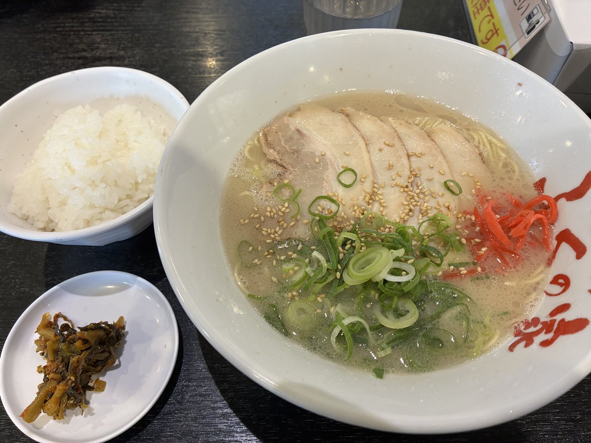 Rayquaza10105's tweet photo. 今日は仕事で久留米
コスパの良いラーメン🍜
せっかく､土曜にラーメンお誘いして頂いたが…🤣
大体週一ラーメンくるのでお断り申した🤣 https://t.co/YQZy7yw2Ax
