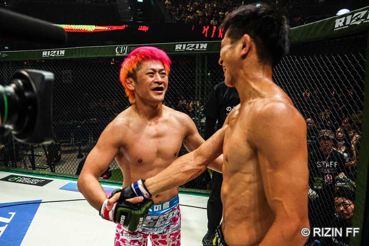 rizin_PR's tweet photo. ✏️試合結果レポート✏️

abc presents #RIZIN_LANDMARK16 in NAGASAKI⛪

⚔️第5試合⚔️
RIZIN MMAルール：5分 3R（57.0kg）

🟥#火の鳥/ @hinotorix22【WIN】
ーーー🆚ーーー
🟦#上田将年【LOSE】

1R 3分26秒 TKO（レフェリーストップ：グラウンドパンチ）

📝試合レポート↓
https://t.co/Pfe8kDozlP

📡10/8（木）までお得なPPVアーカイブ配信中🎟
https://t.co/ZffXwmpFzu