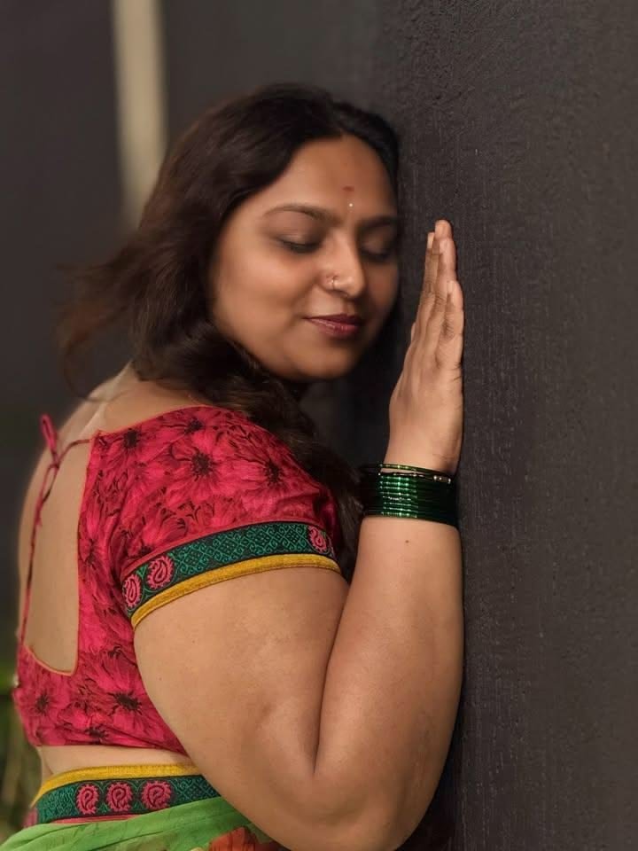 Lovely_Leapord's tweet photo. అమ్మ అని తెలుసు కానీ కమిస్తున్నాను 25 ఏళ్ళు గా శారీరకంగా శోభనం కాలేదు కానీ మెదడులో ఎన్నో సార్లు జరిగింది శోభనం 

నిన్ను ప్రేమిస్తానో ఏమి తెలీదు కానీ మోహిస్తాను అమ్మ 

నా కోరిక తీర్చు అమ్మ నీ బిడ్డ ఆకలి తీర్చడం నీకు తెలియద చెప్పు https://t.co/r4njJDa9fo