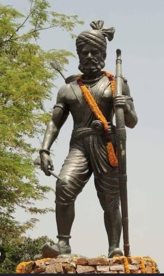 Tr_rakeshk's tweet photo. मेवाड़ के गौरव, आदिवासी समाज के स्वाभिमान और अमर योद्धा राणा पूंजा भील जी की जन्म जयंती पर उन्हें शत् शत् नमन। मातृभूमि की रक्षा के लिए आपके शौर्य और बलिदान पर पूरे आदिवासी समाज और देश को गर्व है। #RanaPunjaBheel #भील_योद्धा_राणा_पूंजा https://t.co/AhvWEyznXB