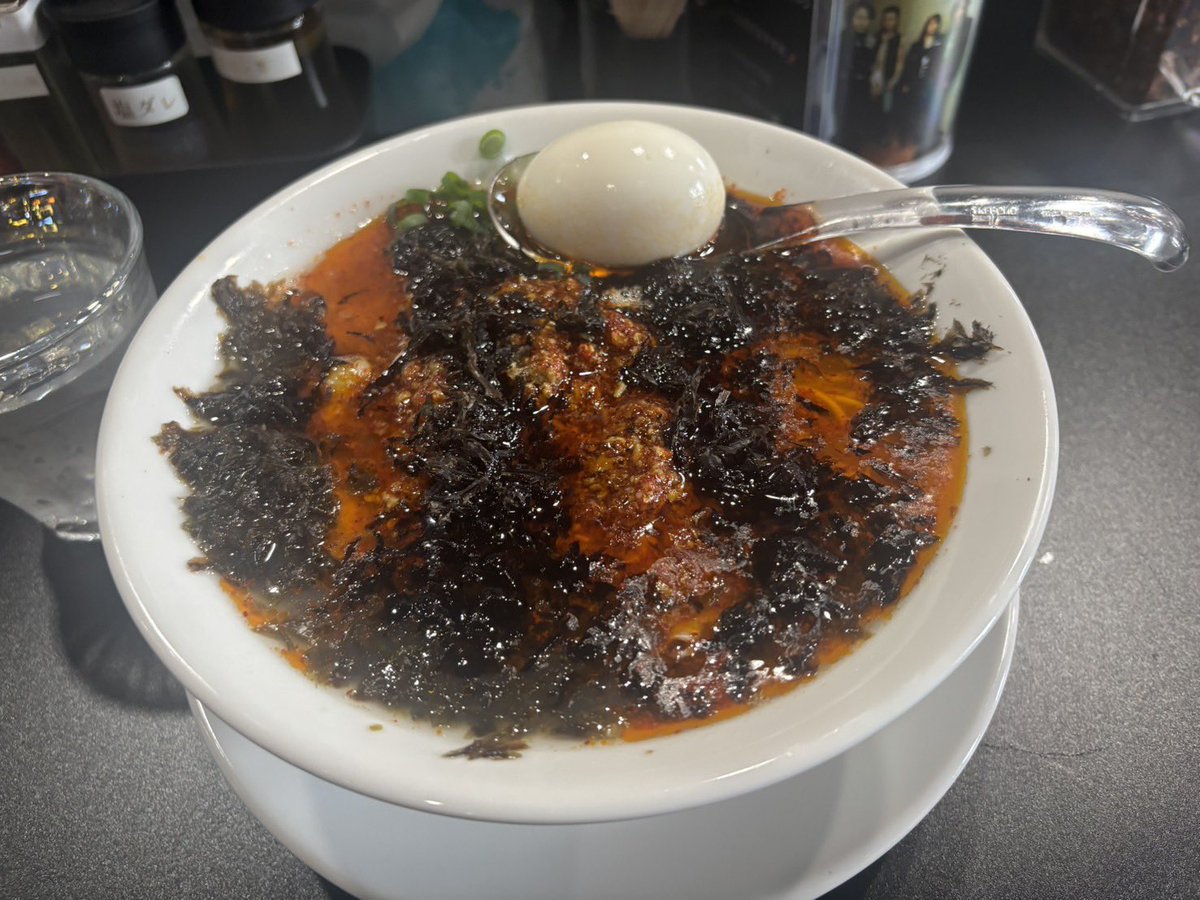 yasan_consadole's tweet photo. 函館開催が終わって皆さんが帰られたタイミングでアレなんですが友人のお店、函館の「God of Roses麺」さんで【コンサドーレラーメン】があります！
裏メニューなので店員さんにコンサドーレラーメンと言えばOKです🍜

是非！ https://t.co/5OqgeVwyQa