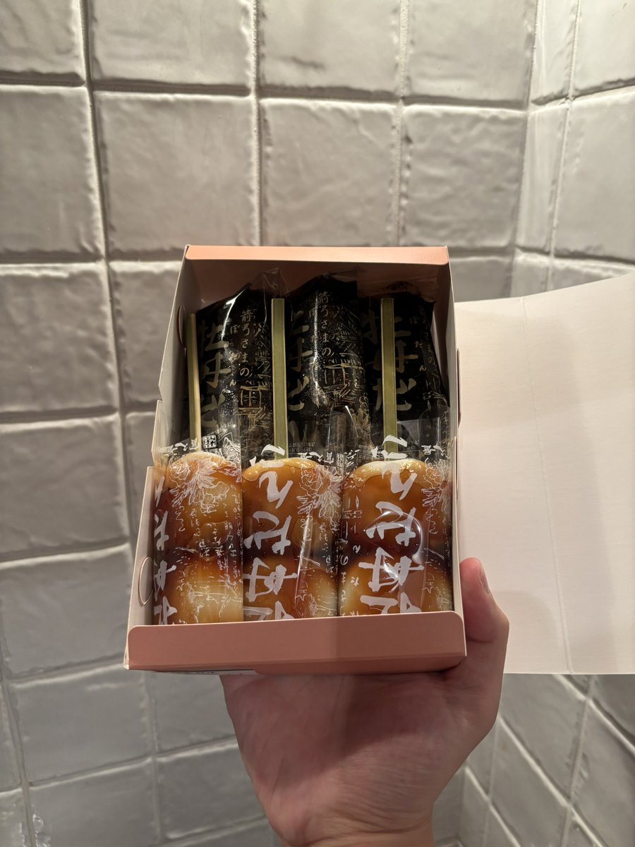 musyoku_gomi's tweet photo. 人生で一番感動した和菓子は確実に富久屋の牡丹だんご https://t.co/yrxCNn3xg5