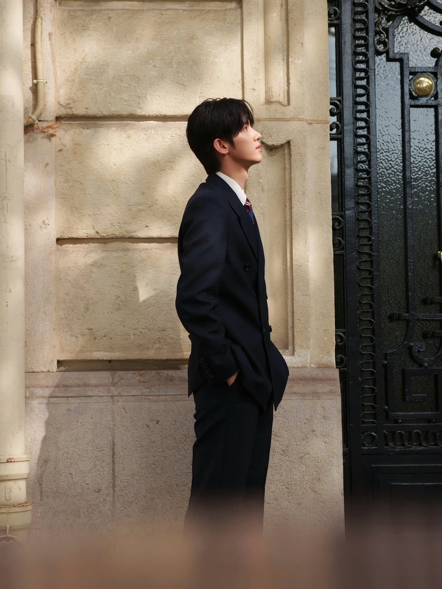 sesecoreS2's tweet photo. 261005 INUFF 인스타게시물

PARK SIWOO x Valentino SS27
#박시우 #PARKSIWOO https://t.co/Yeg11iyRXz
