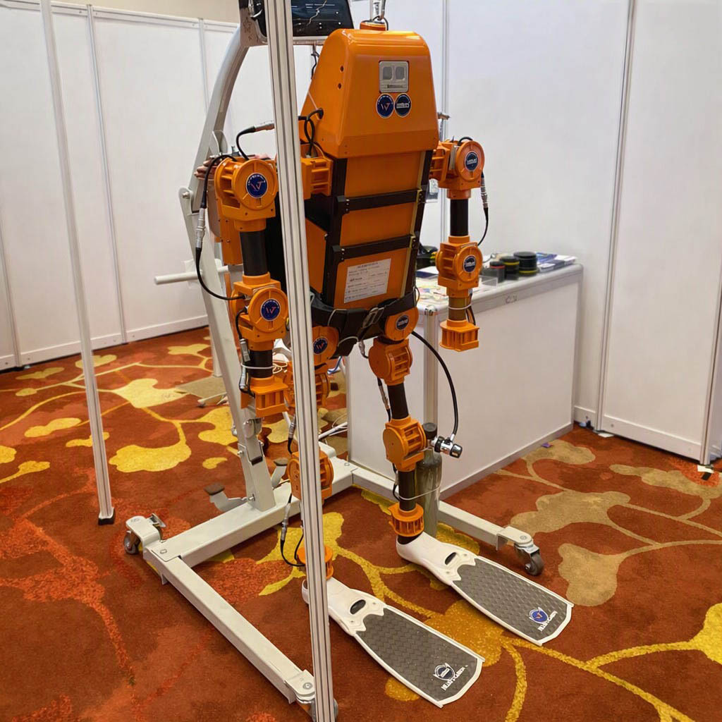 paaliq's tweet photo. Found this underwater deep sea diving robots with scuba gears at MBS TechWeek event!
#techweek #AsiaTechWeek https://t.co/sBE3fcOpcy