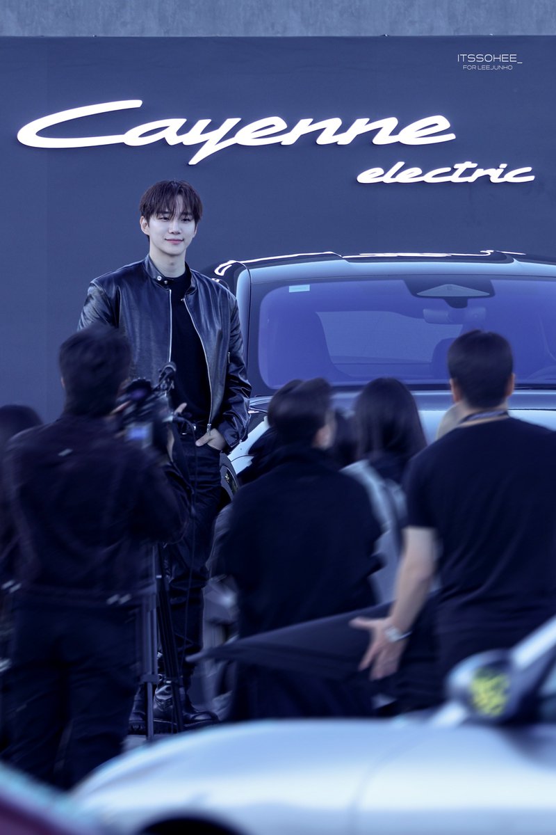 itssohee_'s tweet photo. 20261002 포르쉐 바이브 서울
-
#이준호 #LEEJUNHO 
#JUNHO #李俊昊 #イジュノ 
#포르쉐 #porsche https://t.co/DhsVbgGecP