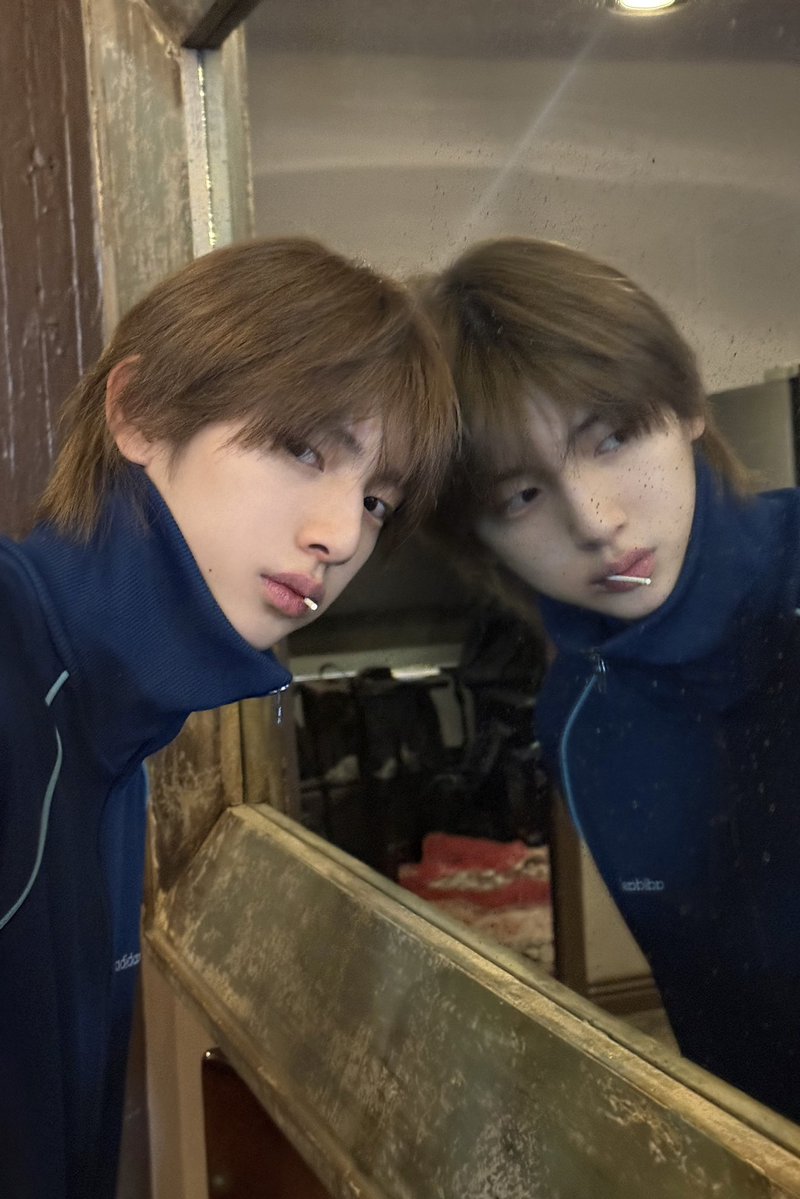 titincrts's tweet photo. 와중에 쭈 이사진 혼자서 찍엇다는 게
안 믿김 지금 ㅇㅏ.         #어케햇노 .. https://t.co/Oe9ZqXT16C
