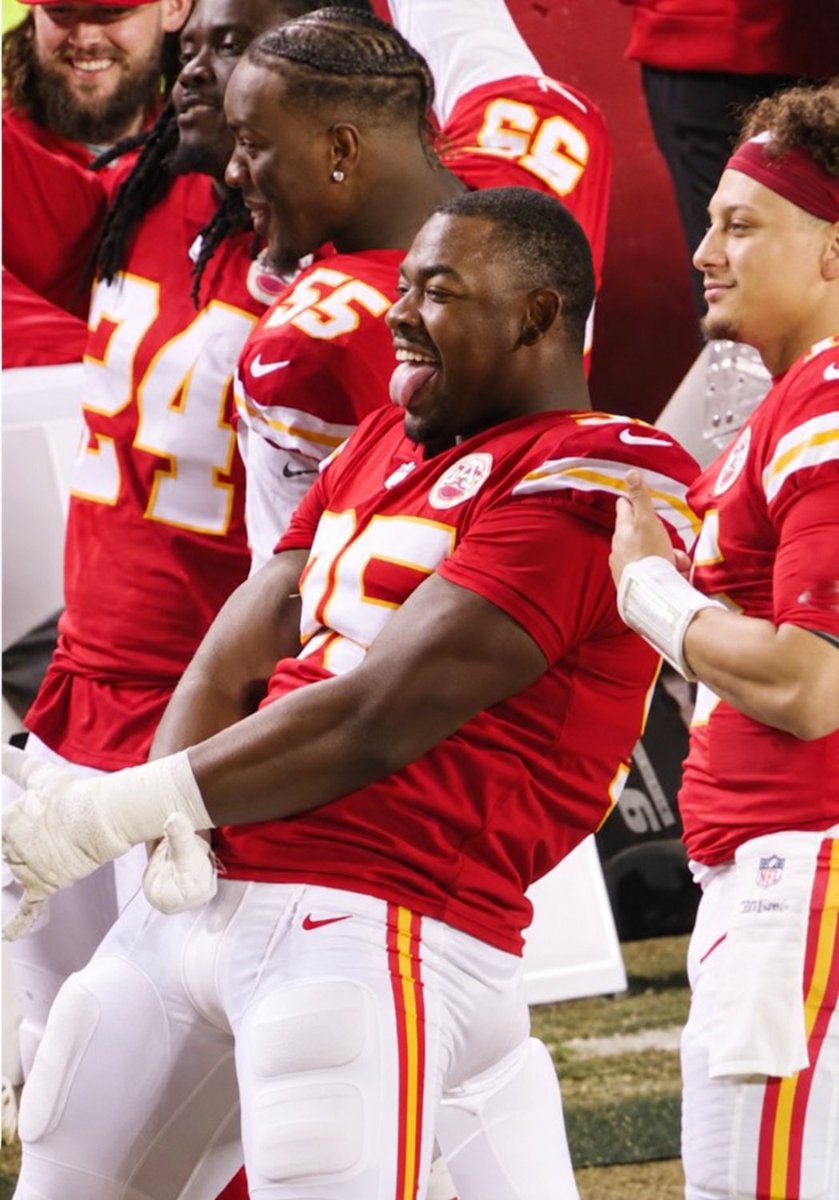 pinkuchiha__'s tweet photo. Y’all know I couldn’t go to sleep without reminding y’all who defeated the Raiders… 😭😂❤️💛

#ChiefsKingdom #Chiefs #KansasCityChiefs #KCChiefs #ChiefsWin #ChiefsNation #ChiefsFootball #NFL #NFLFootball #NFLFans #ChiefsMafia #PatrickMahomes #Mahomes #Raiders #ChiefsVsRaiders https://t.co/8okXxpfKDC